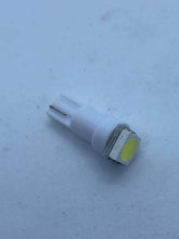 Load image into Gallery viewer, T5 Single LED Bulb.
