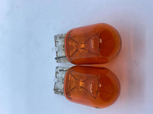 Load image into Gallery viewer, 582 T20 Amber Bulbs.