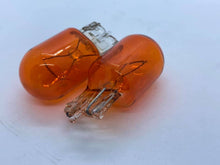 Load image into Gallery viewer, 582 T20 Amber Bulbs.